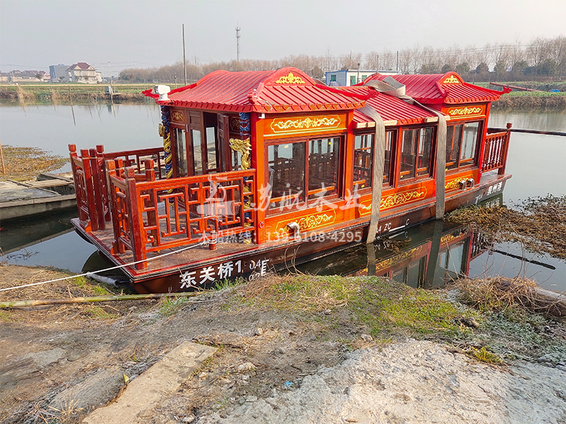 中国风精致画舫游船 雕刻龙柱彩绘木头船